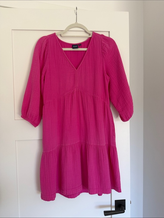 GAP Dresses & Skirts - GAP Bright Fuchsia Pink V-Neck Tiered Midi Dress